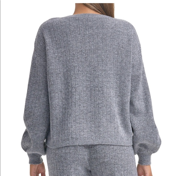 DKNY women’s Cashmere Blend sweater. - Picture 2 of 16
